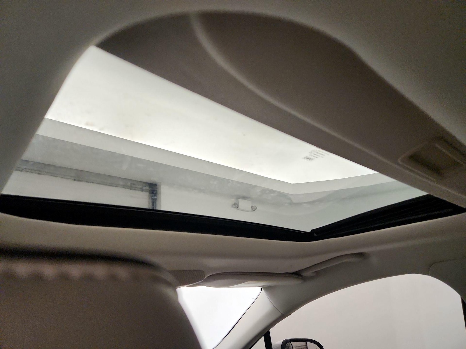 Sunroof(s) & Overhead Airbags