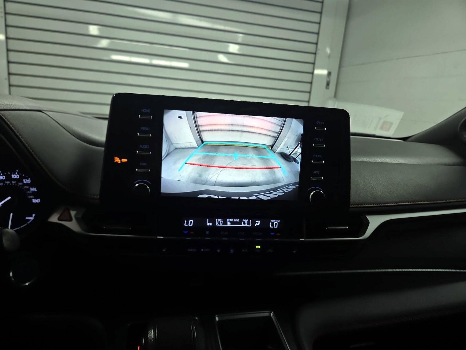 2021 Toyota Sienna XSE - Photo 16
