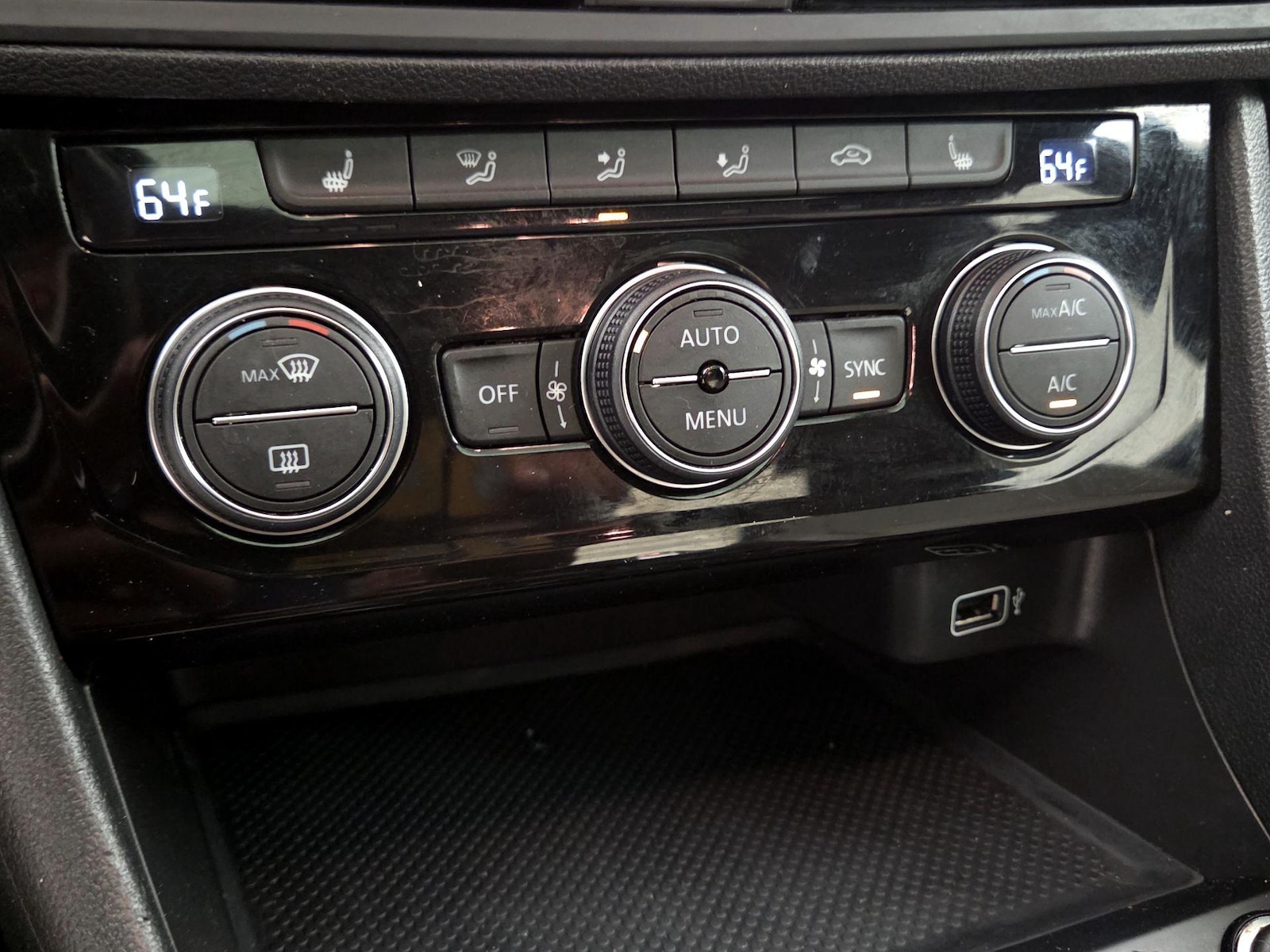 2019 Volkswagen Jetta R-Line - Photo 17