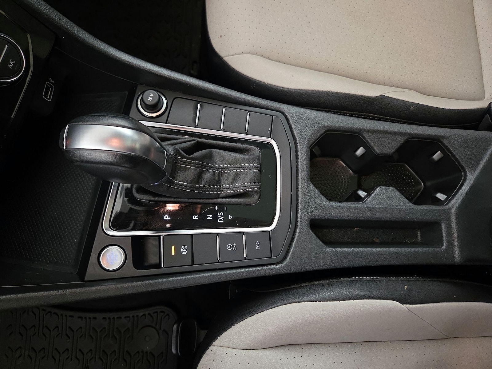 2019 Volkswagen Jetta R-Line - Photo 18