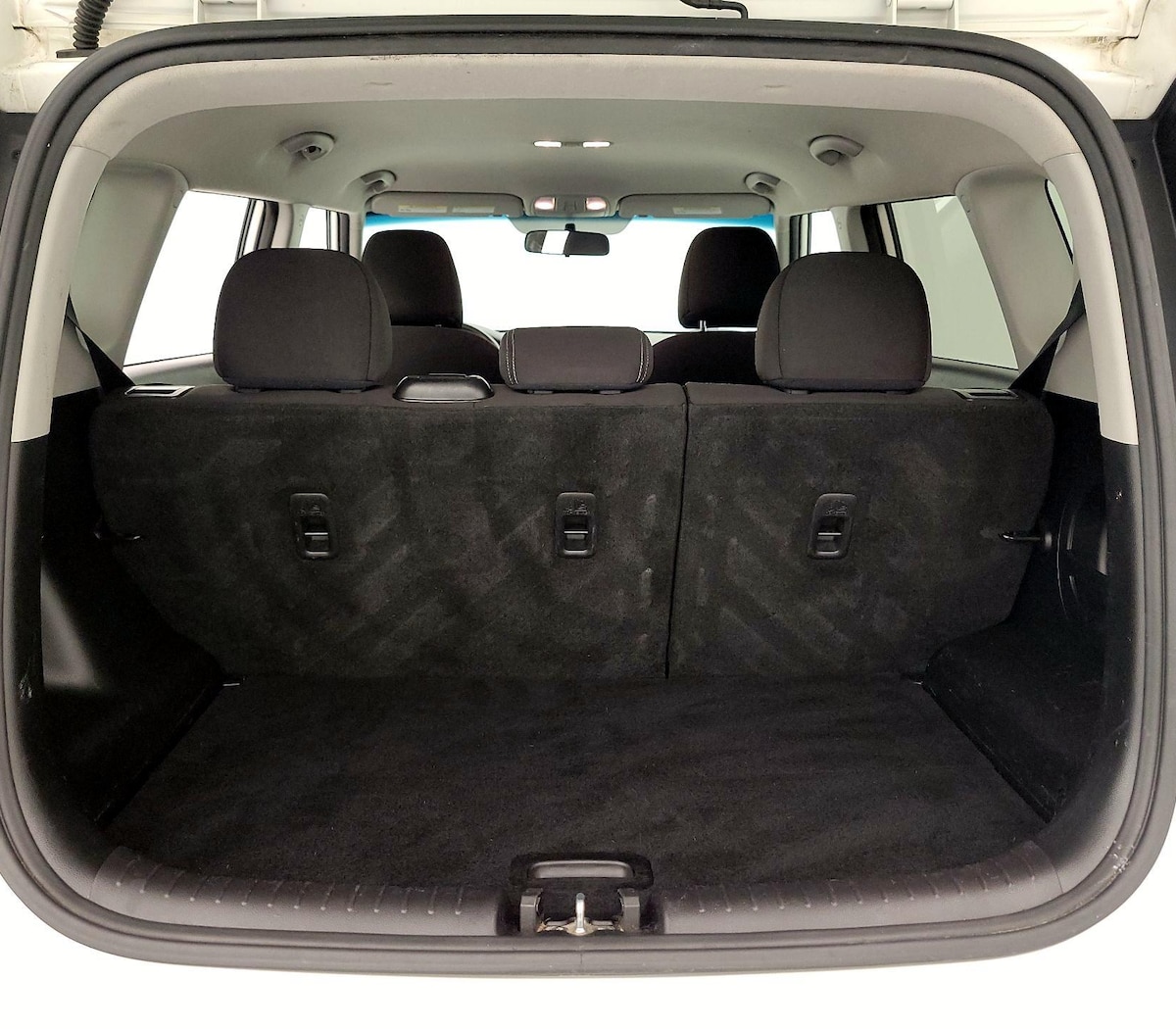 Trunk/Cargo (Seats Up)