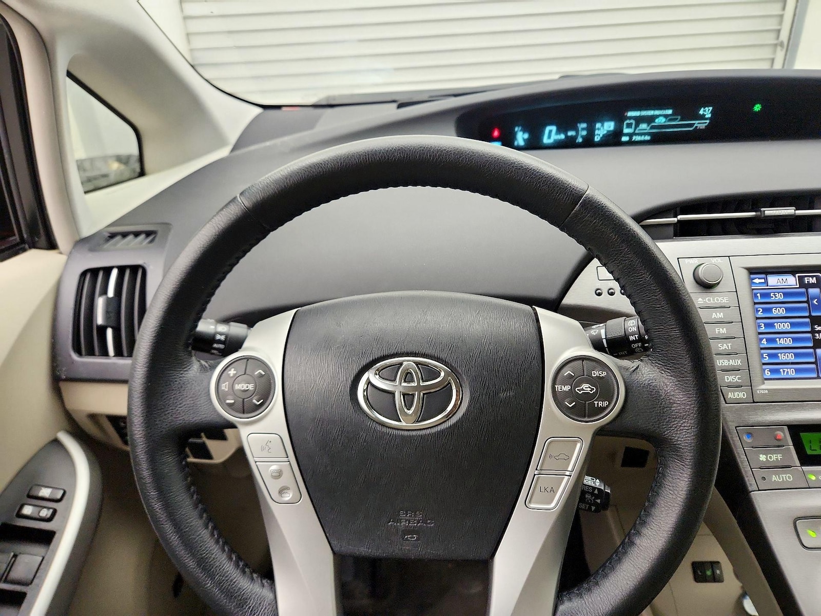 2015 Toyota Prius Five - Photo 11