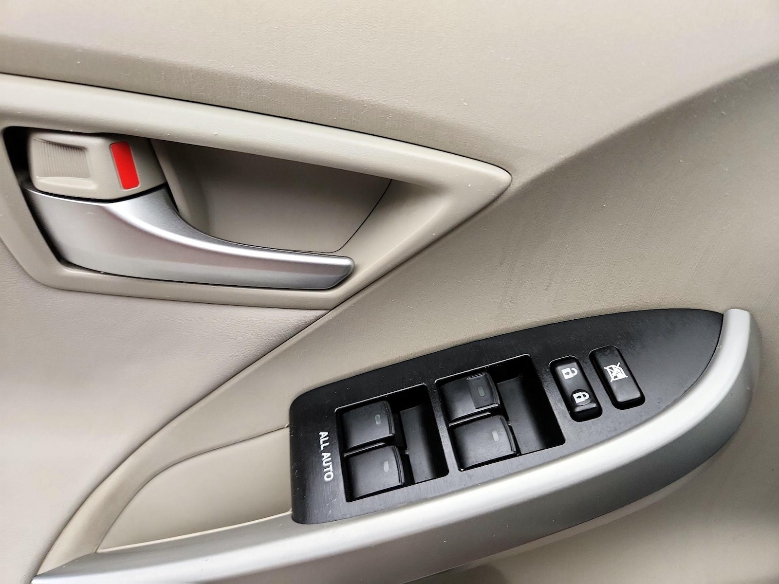 2015 Toyota Prius Five - Photo 13