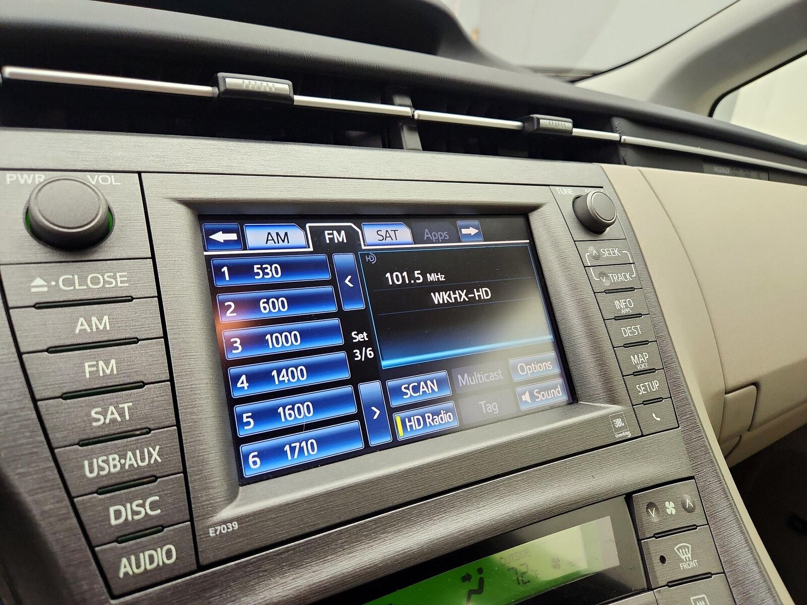 2015 Toyota Prius Five - Photo 16