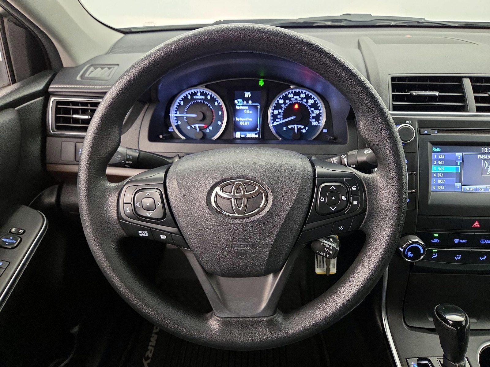 2017 Toyota Camry LE - Photo 11