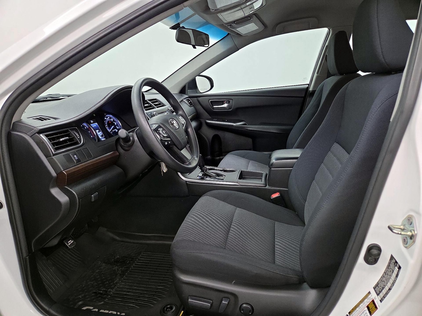2017 Toyota Camry LE - Photo 12
