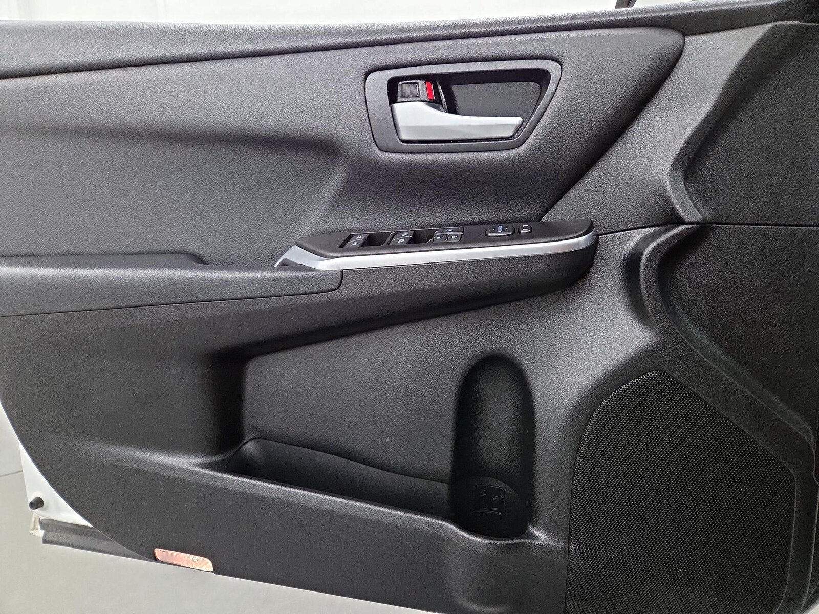 2017 Toyota Camry LE - Photo 13
