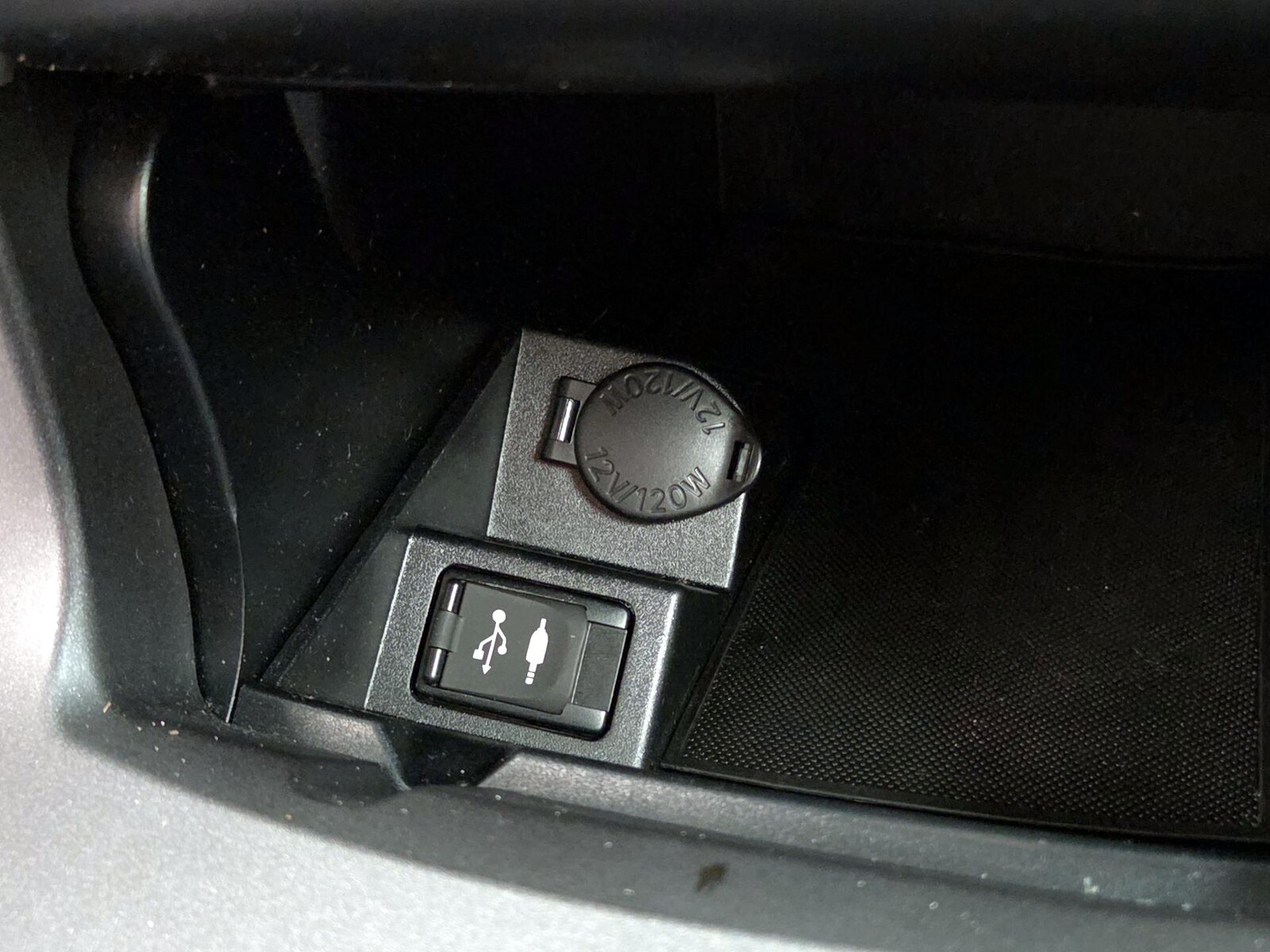 2017 Toyota Camry LE - Photo 18