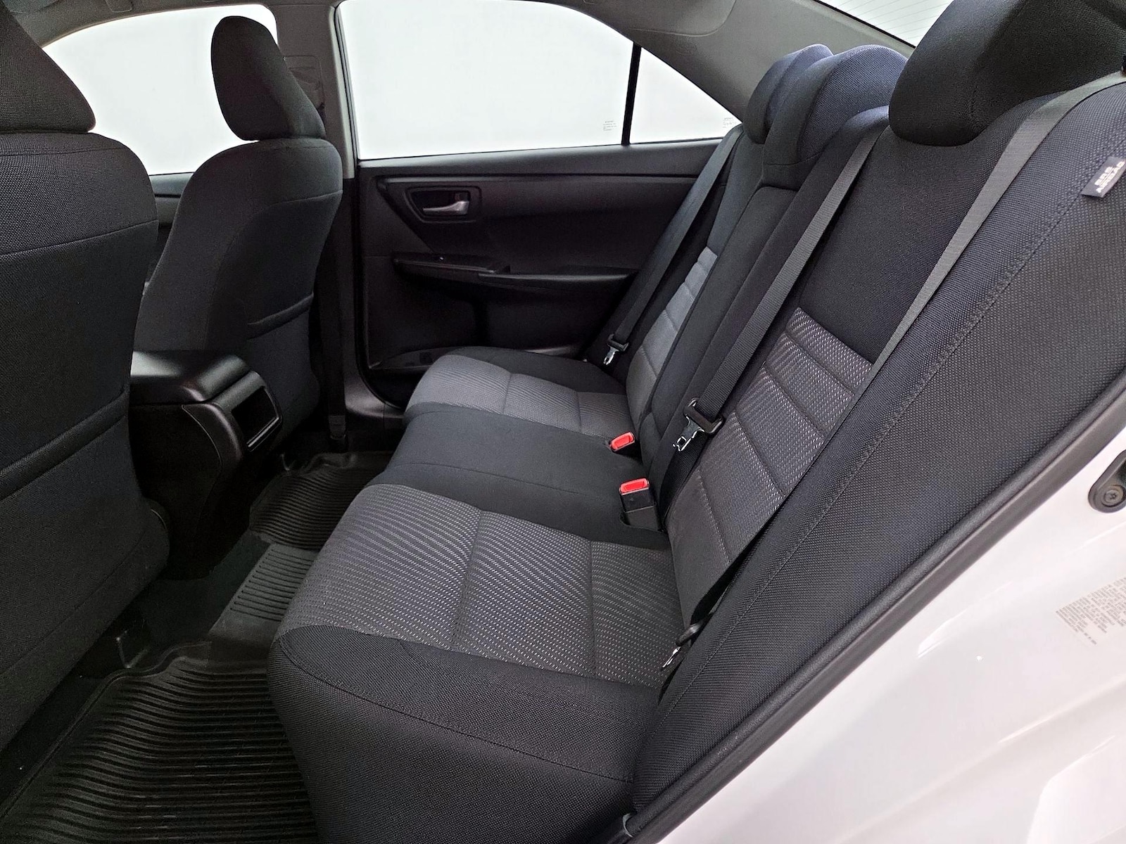2017 Toyota Camry LE - Photo 19