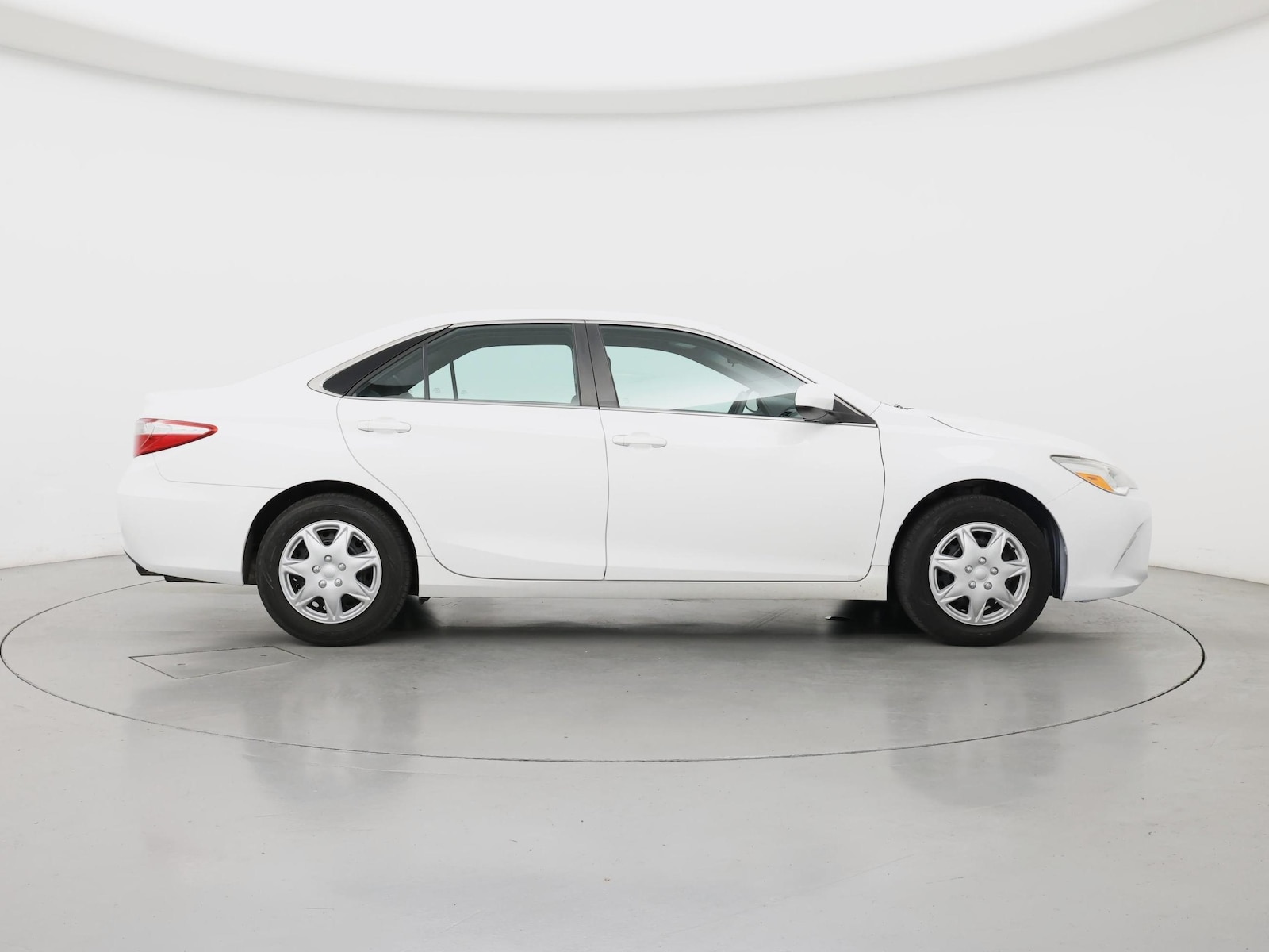 2017 Toyota Camry LE - Photo 8