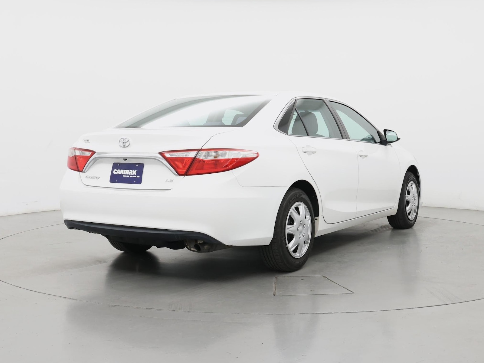 2017 Toyota Camry LE - Photo 9
