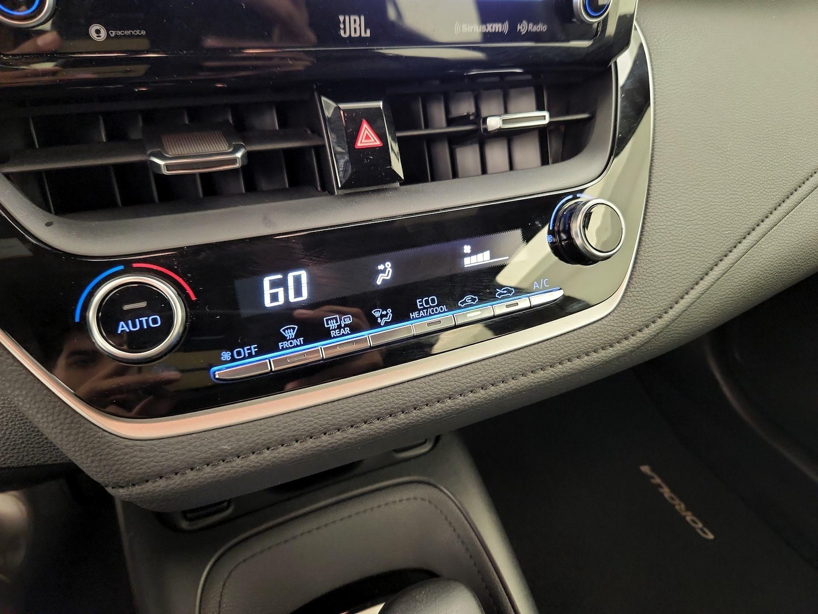 2020 Toyota Corolla XSE - Photo 18