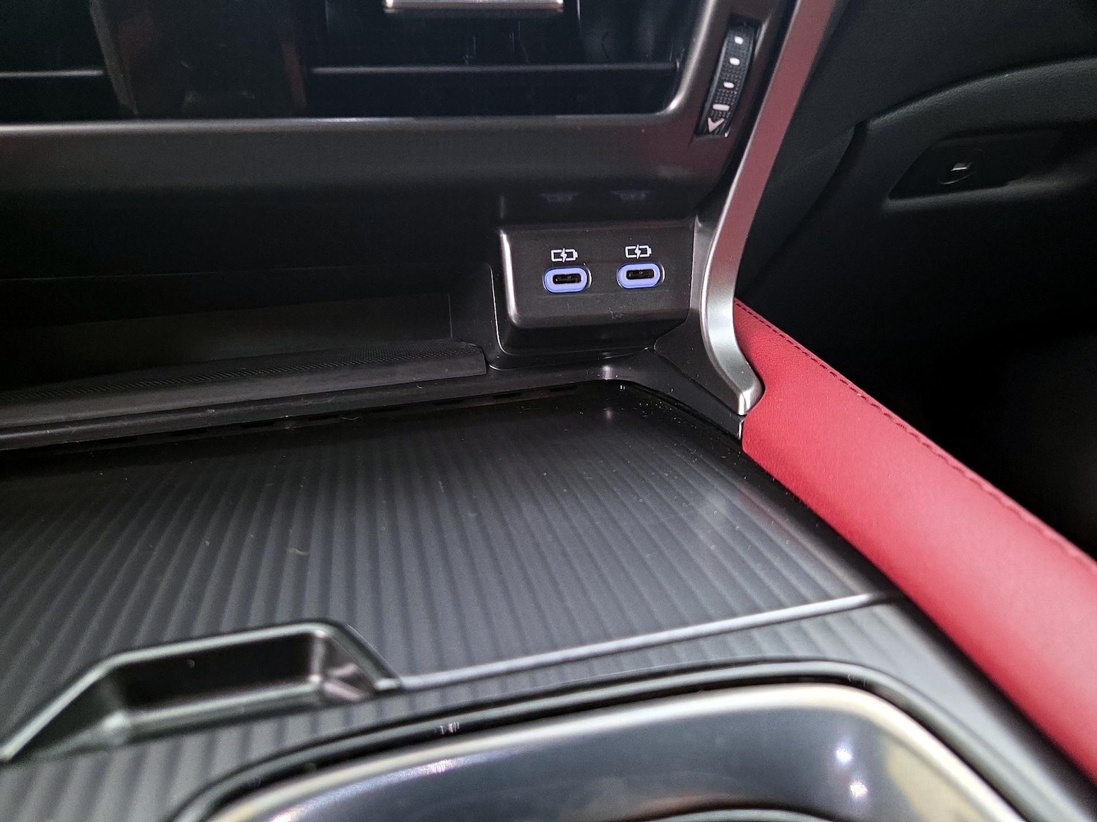 2023 Lexus RX Hybrid 500h - Photo 19