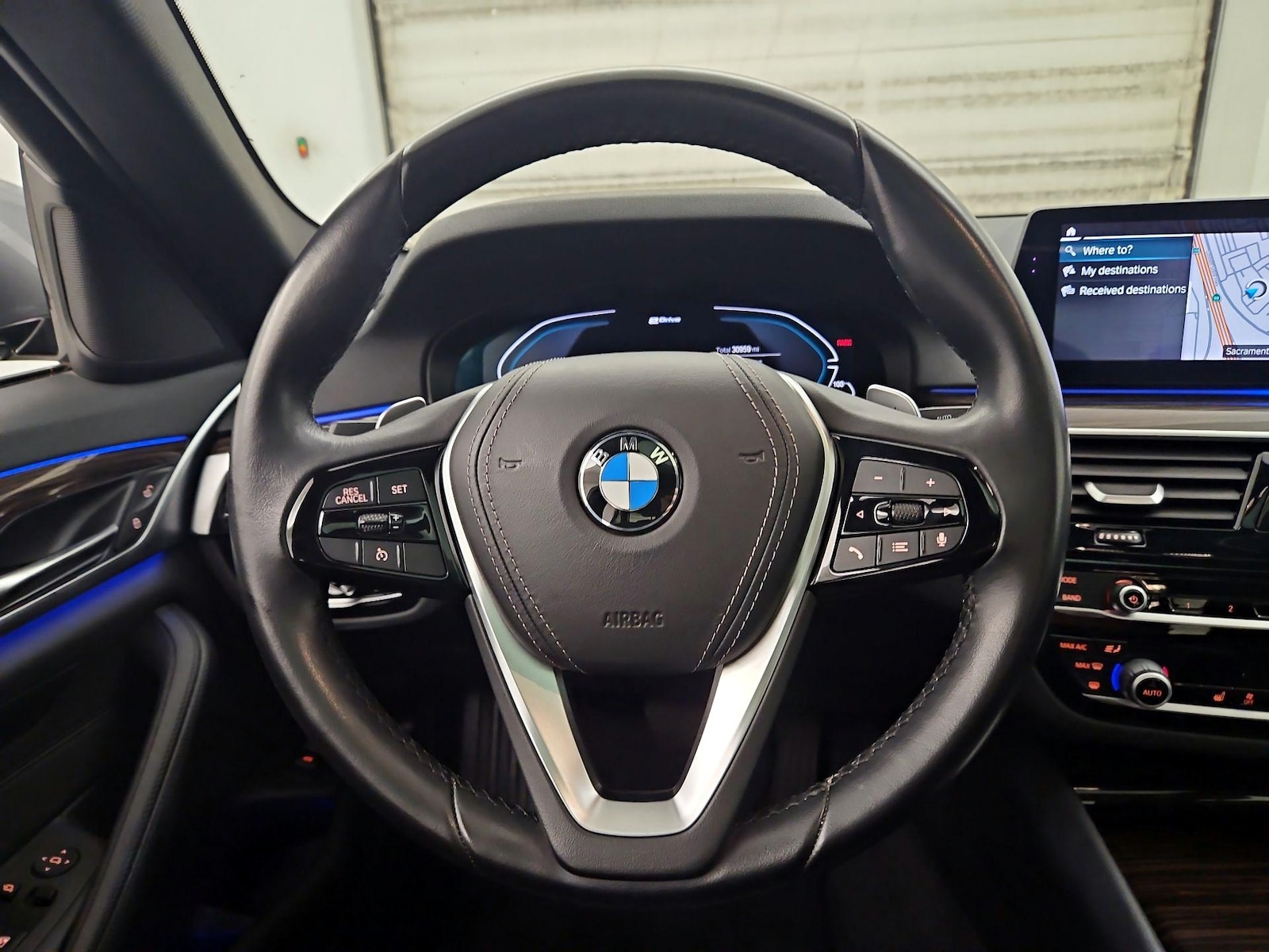 2020 BMW 5 Series 530e - Photo 11