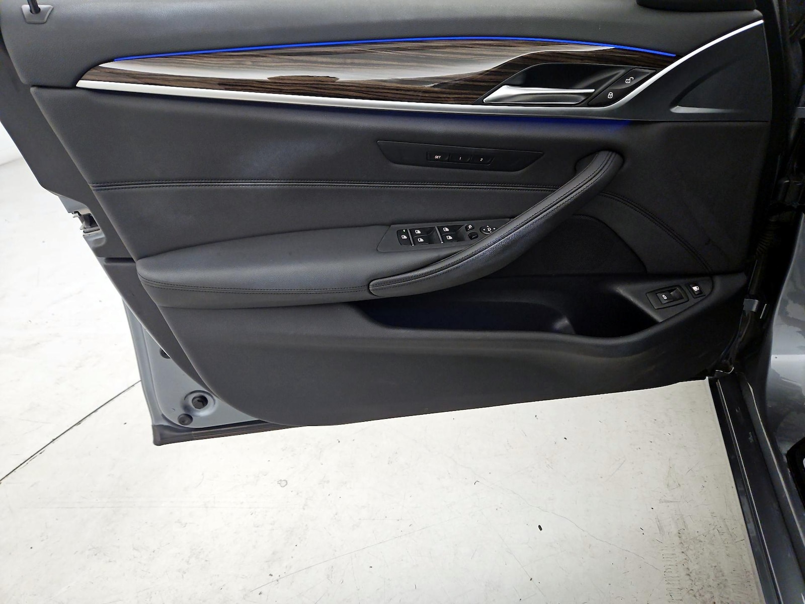 2020 BMW 5 Series 530e - Photo 13
