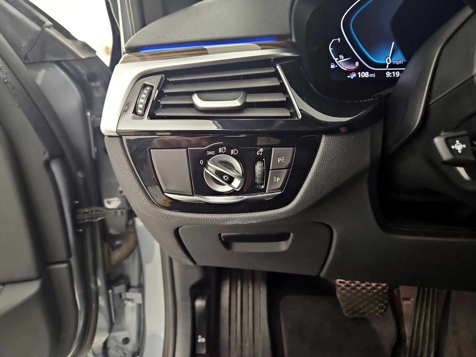 2020 BMW 5 Series 530e - Photo 14