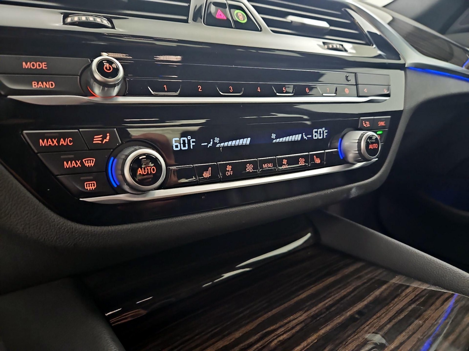 2020 BMW 5 Series 530e - Photo 18