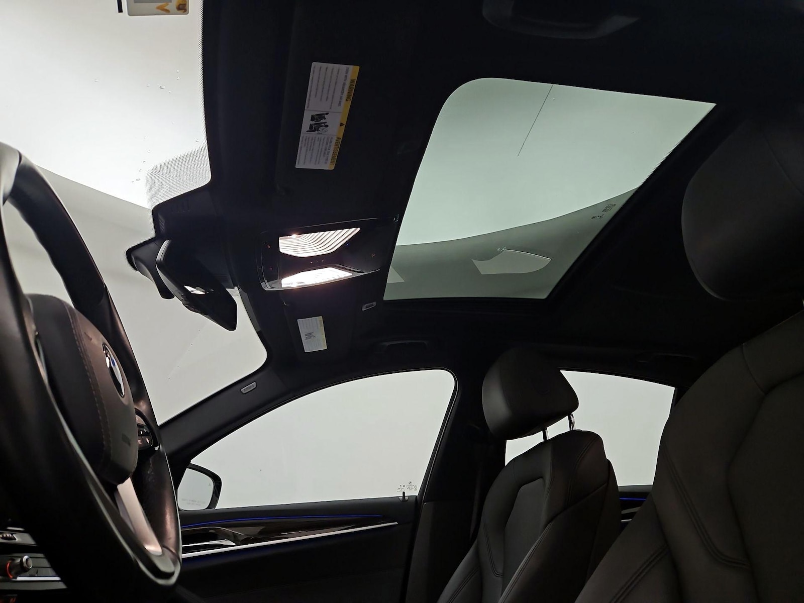 2020 BMW 5 Series 530e - Photo 21