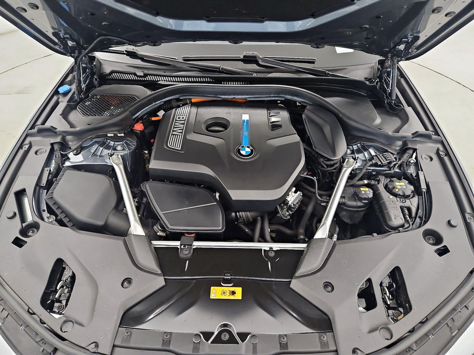 2020 BMW 5 Series 530e - Photo 24