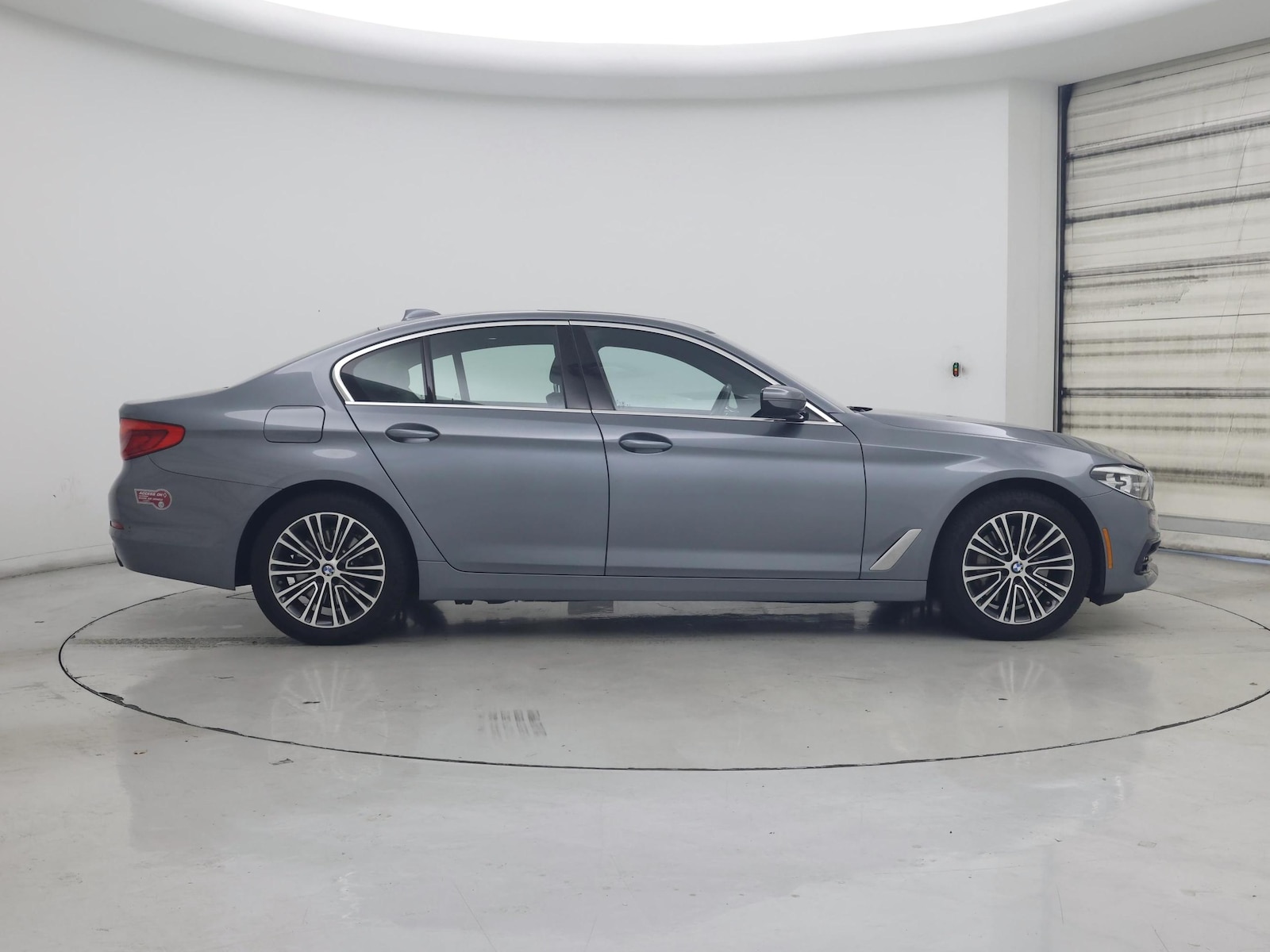 2020 BMW 5 Series 530e - Photo 8
