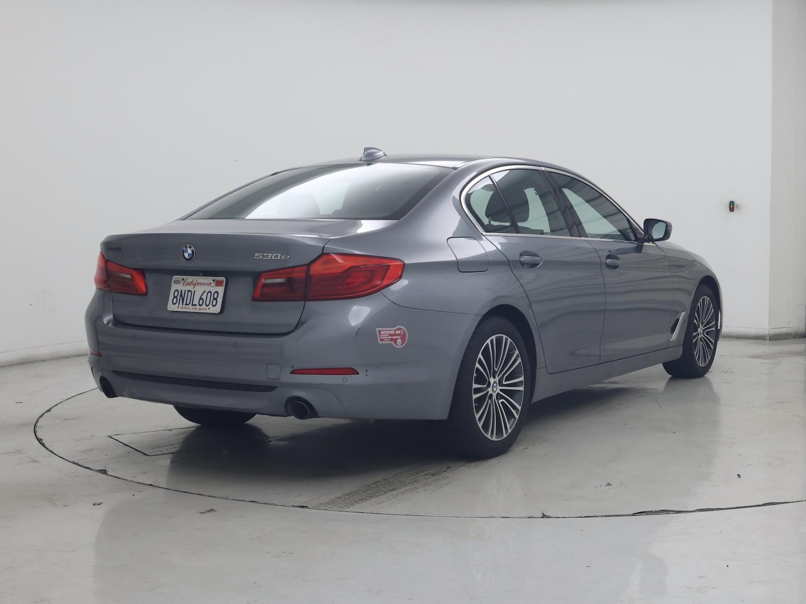 2020 BMW 5 Series 530e - Photo 9