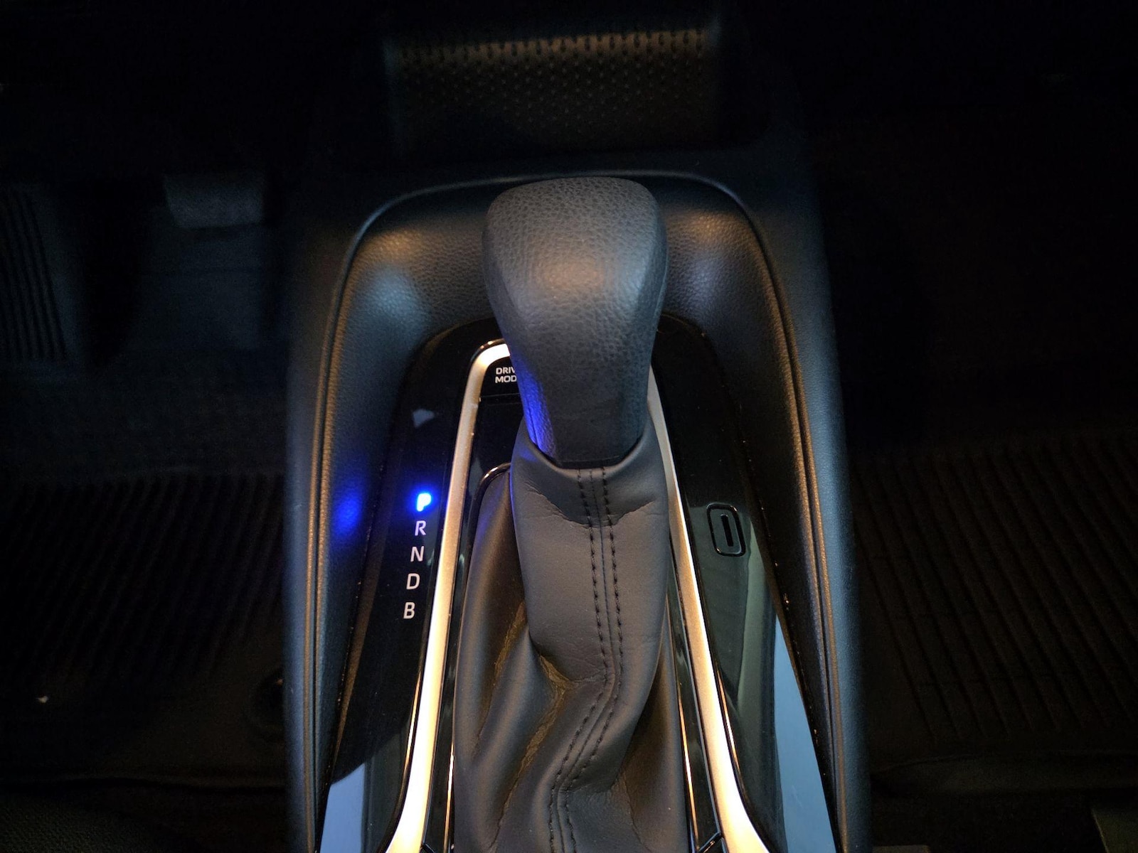 2022 Toyota Corolla LE - Photo 17