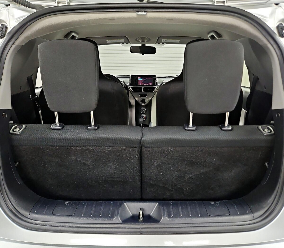 Trunk/Cargo (Seats Up)