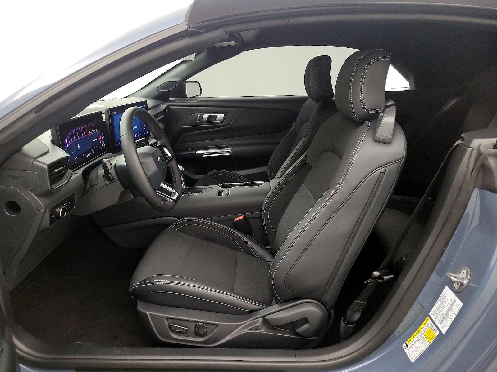 2025 Ford Mustang EcoBoost - Photo 10