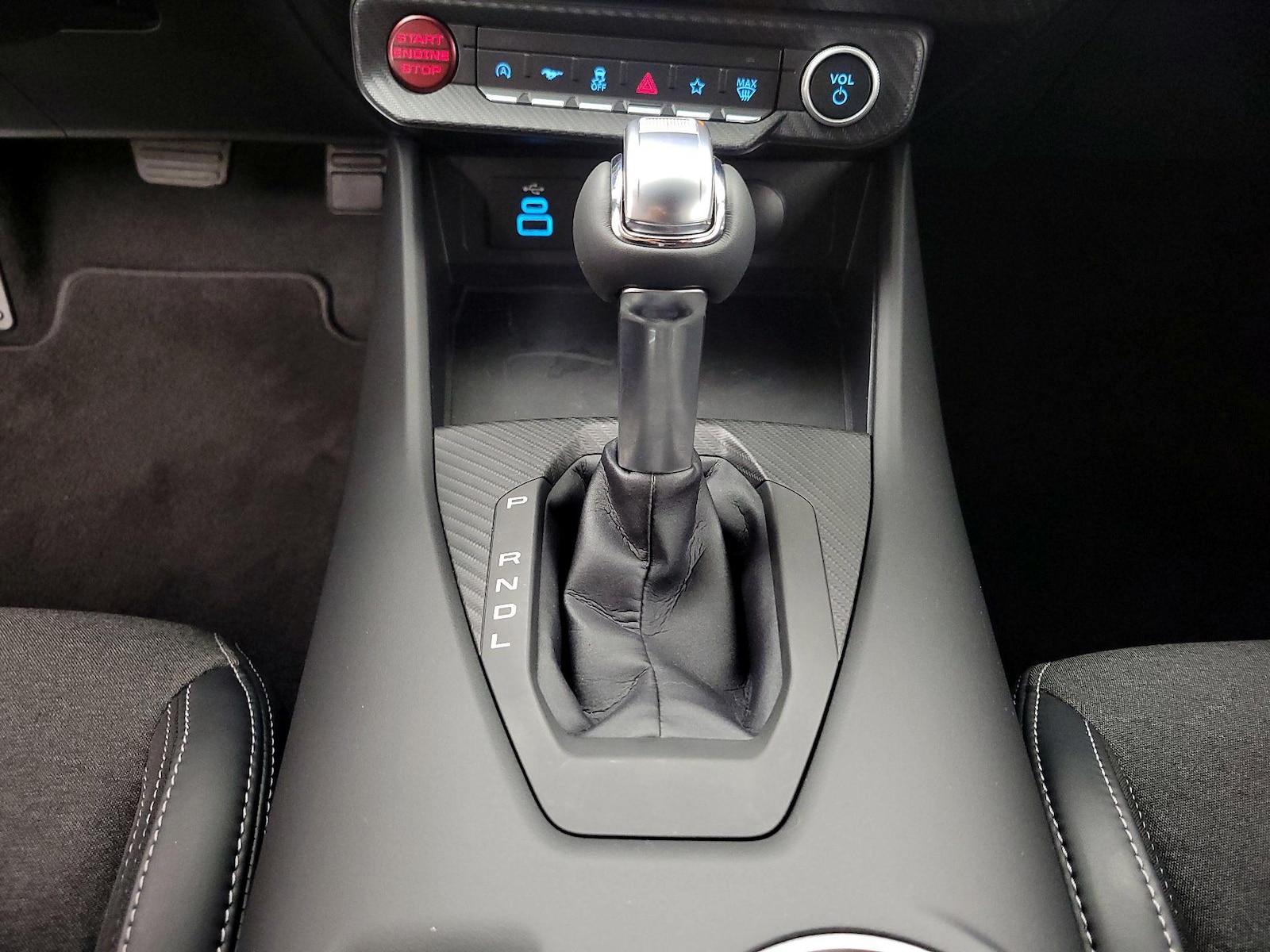 2025 Ford Mustang EcoBoost - Photo 16