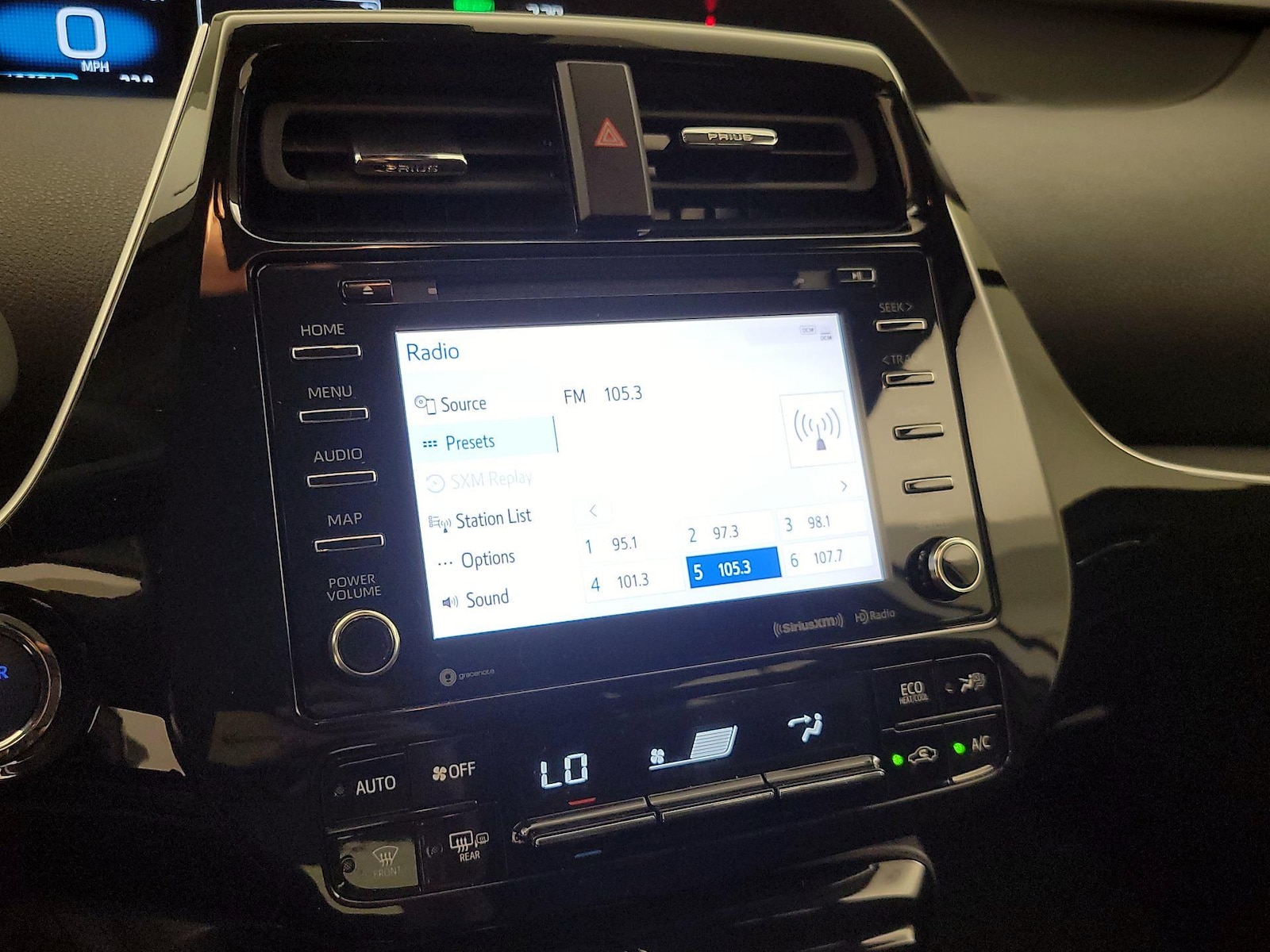 2022 Toyota Prius Prime LE - Photo 16