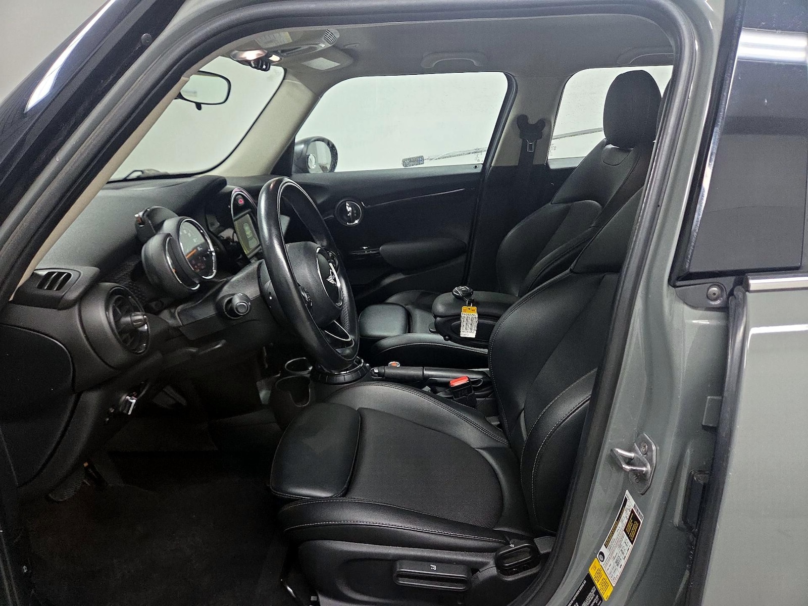 Side Airbags & Leatherette Seats