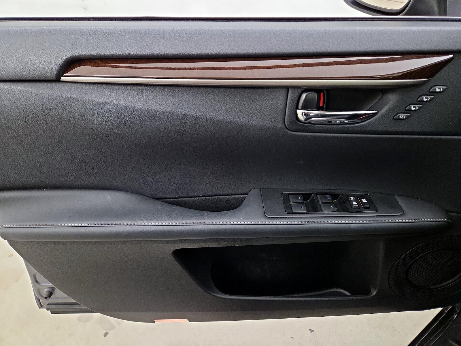 2015 Lexus ES 350 - Photo 13