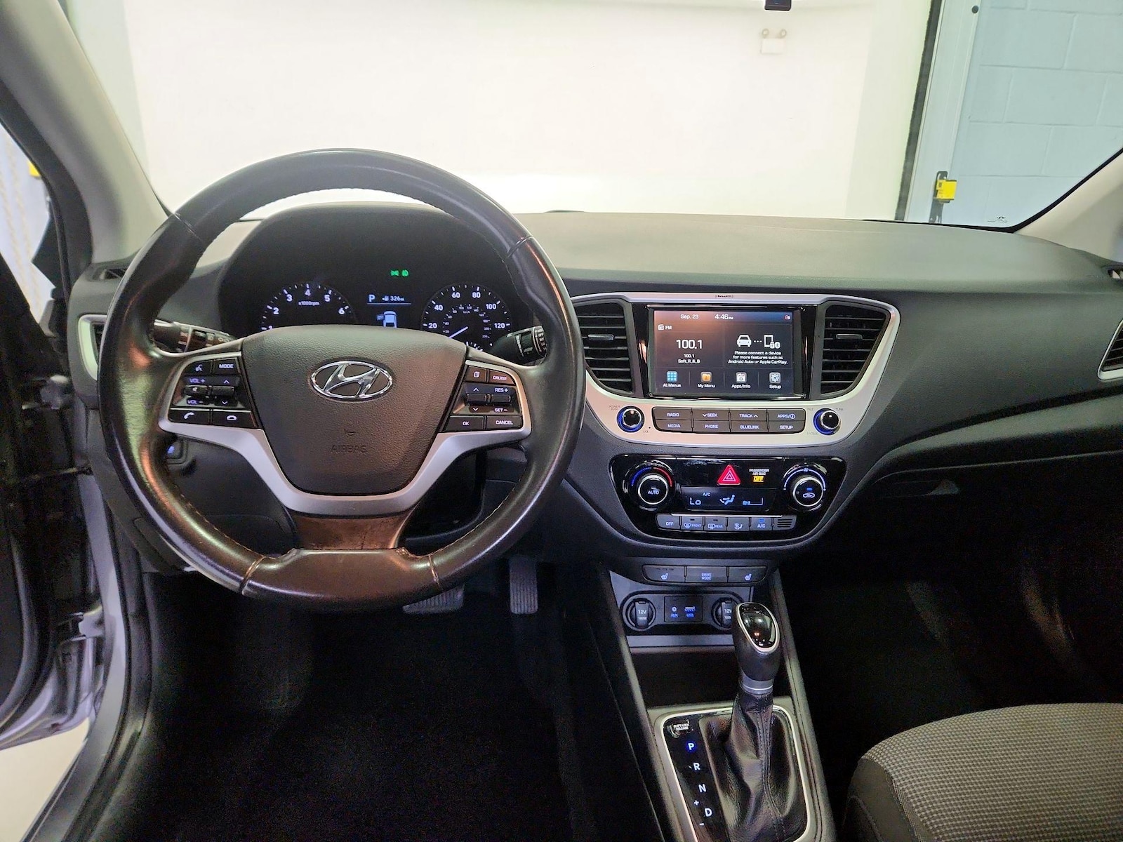 2021 Hyundai Accent Limited - Photo 10