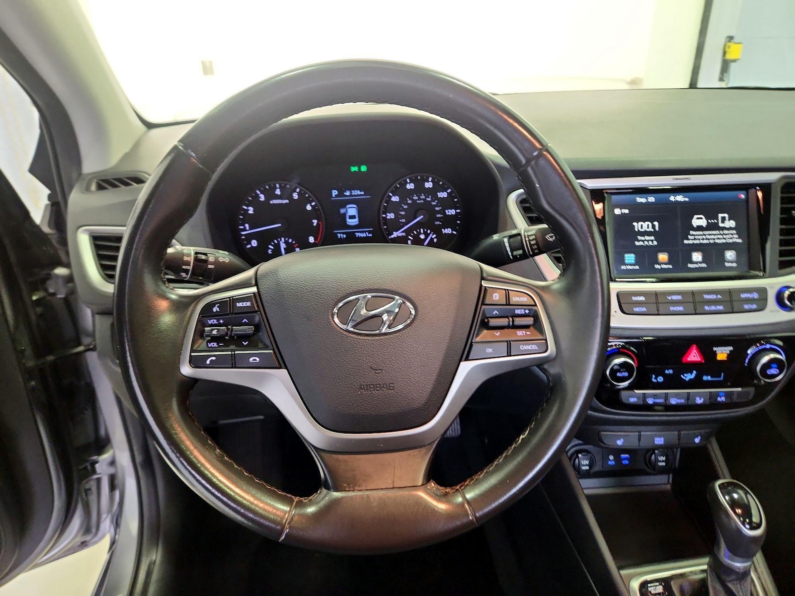 2021 Hyundai Accent Limited - Photo 11