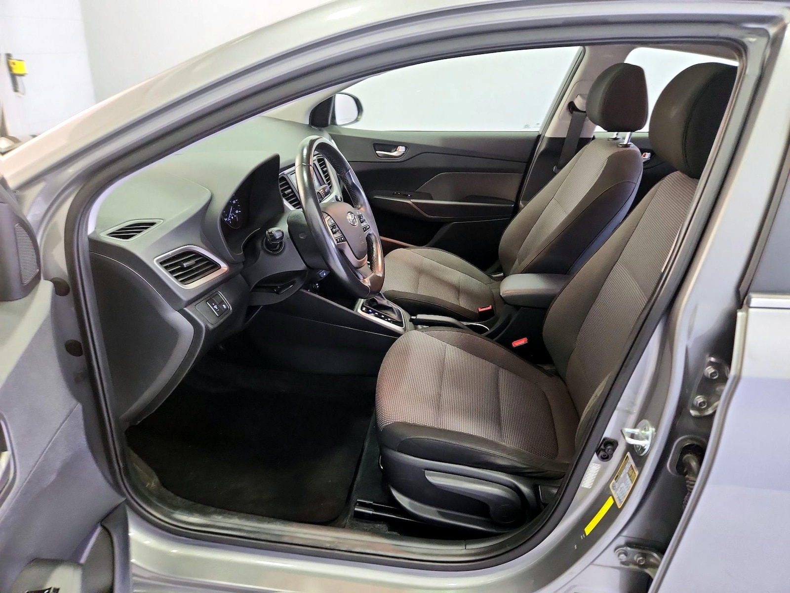 2021 Hyundai Accent Limited - Photo 12