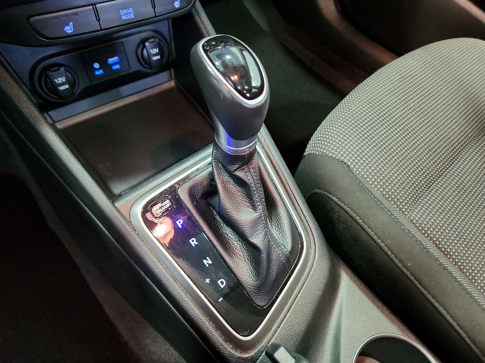 2021 Hyundai Accent Limited - Photo 18
