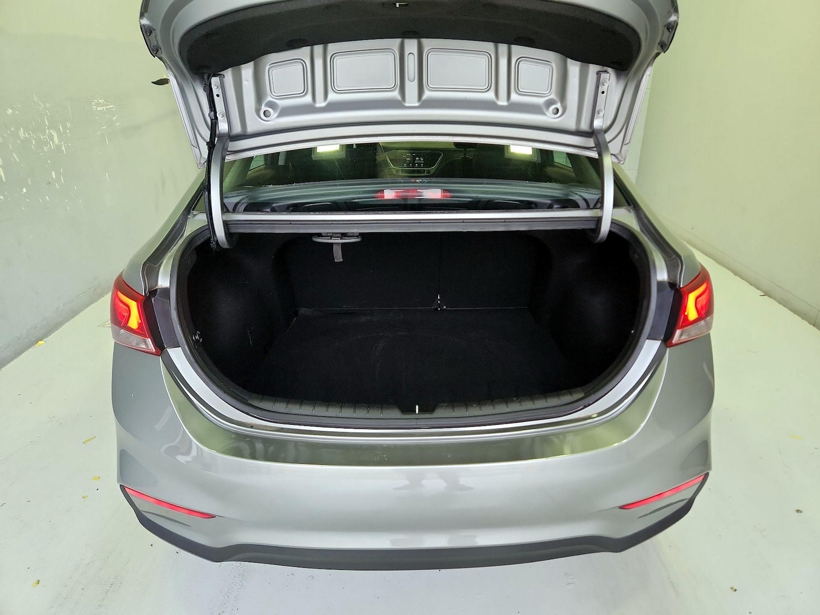 2021 Hyundai Accent Limited - Photo 22