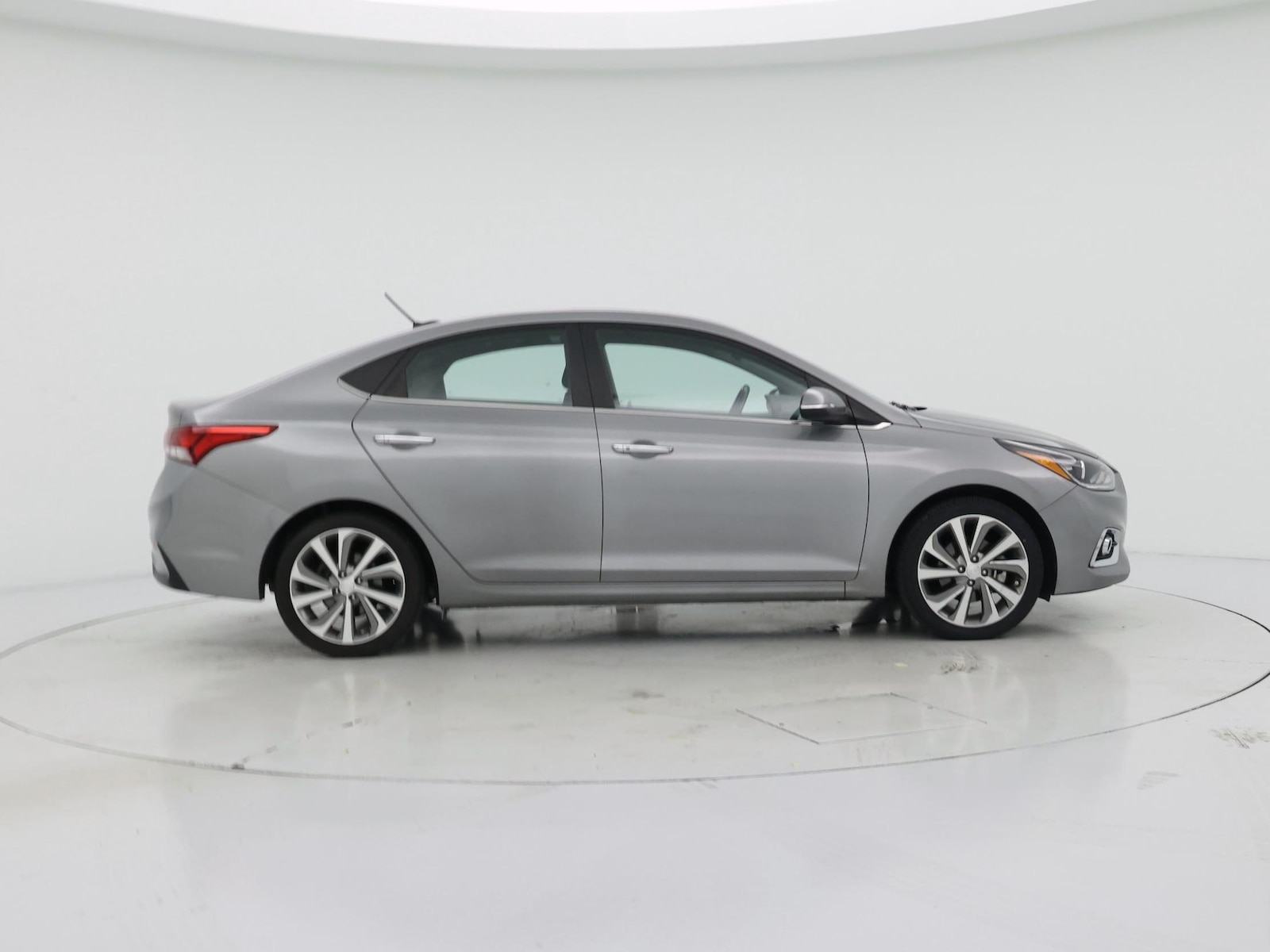 2021 Hyundai Accent Limited - Photo 8