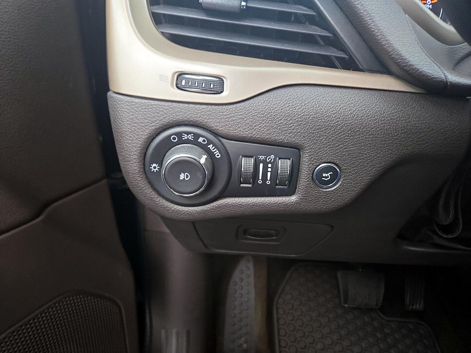 2017 Jeep Cherokee Trailhawk - Photo 14