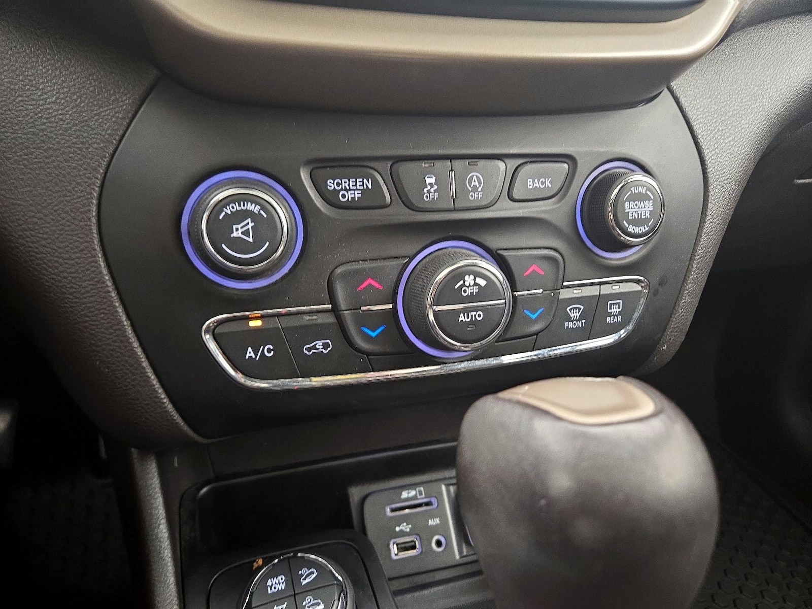 2017 Jeep Cherokee Trailhawk - Photo 18