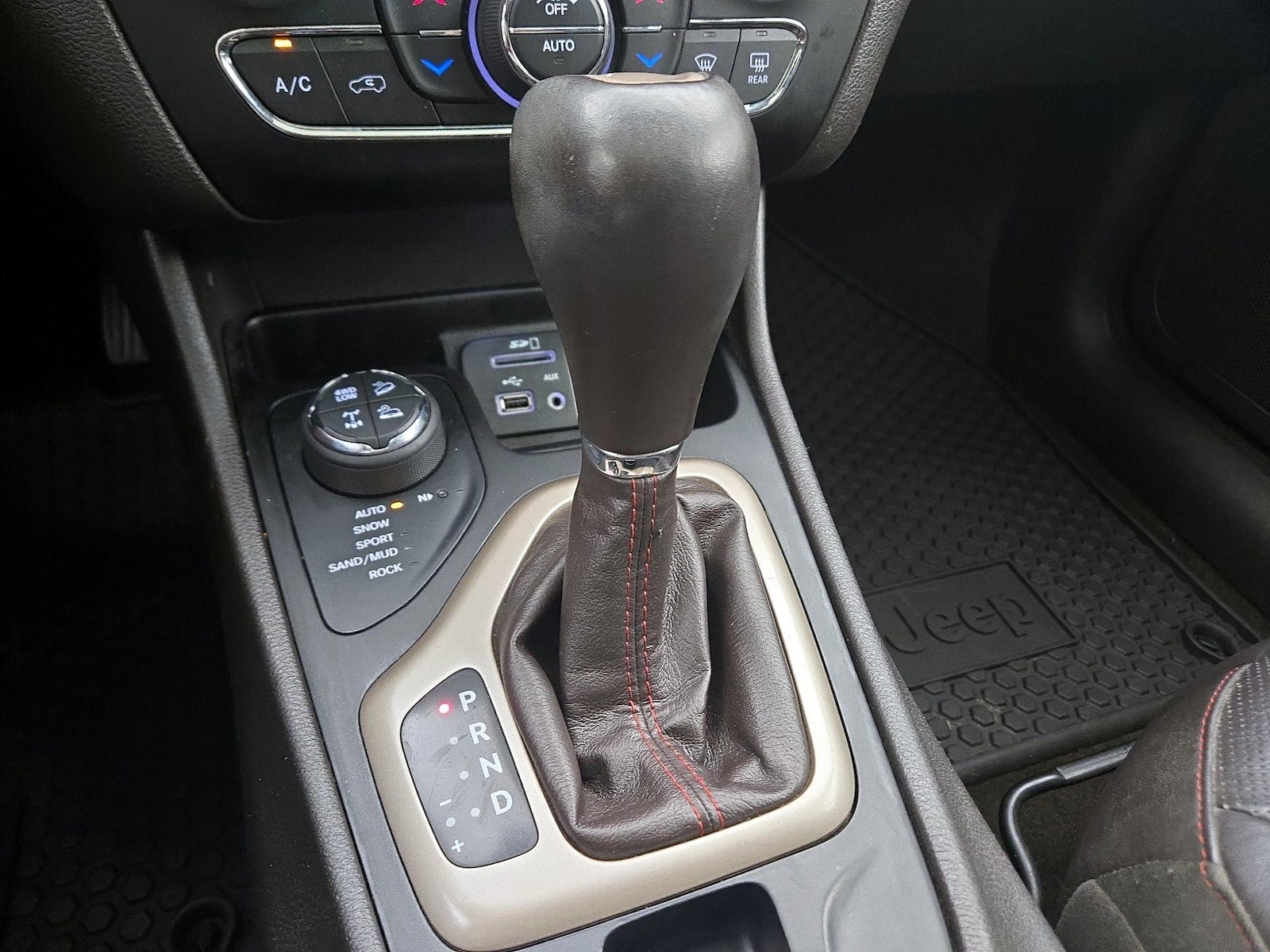 2017 Jeep Cherokee Trailhawk - Photo 19