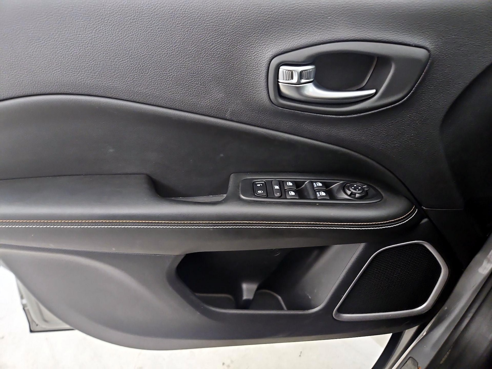 2018 Jeep Compass Latitude - Photo 13