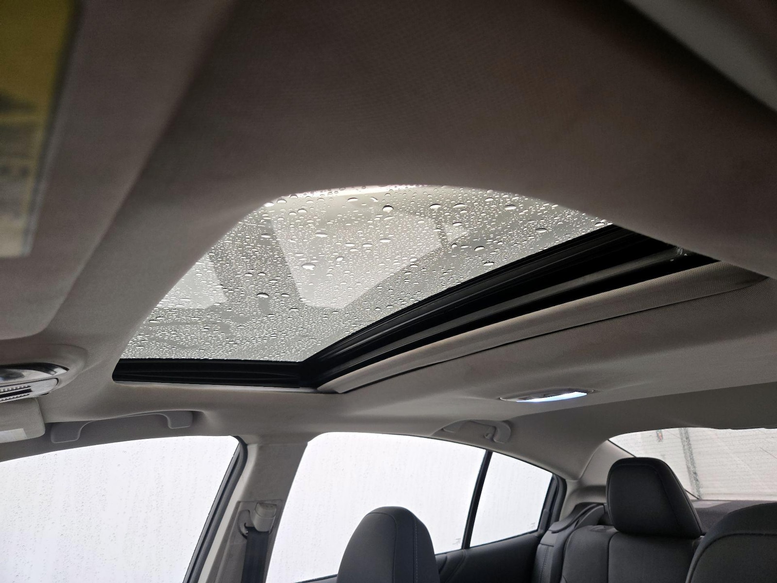 Sunroof(s) & Overhead Airbags