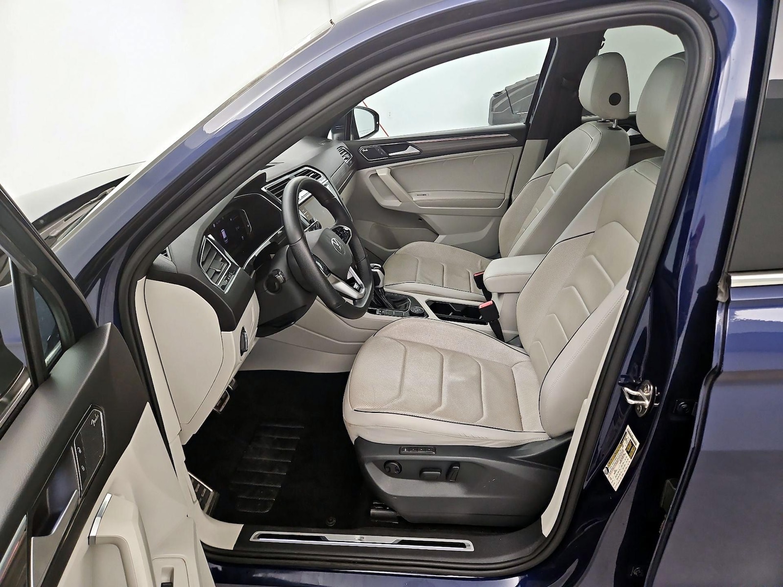 2022 Volkswagen Tiguan SEL R-LINE - Photo 12