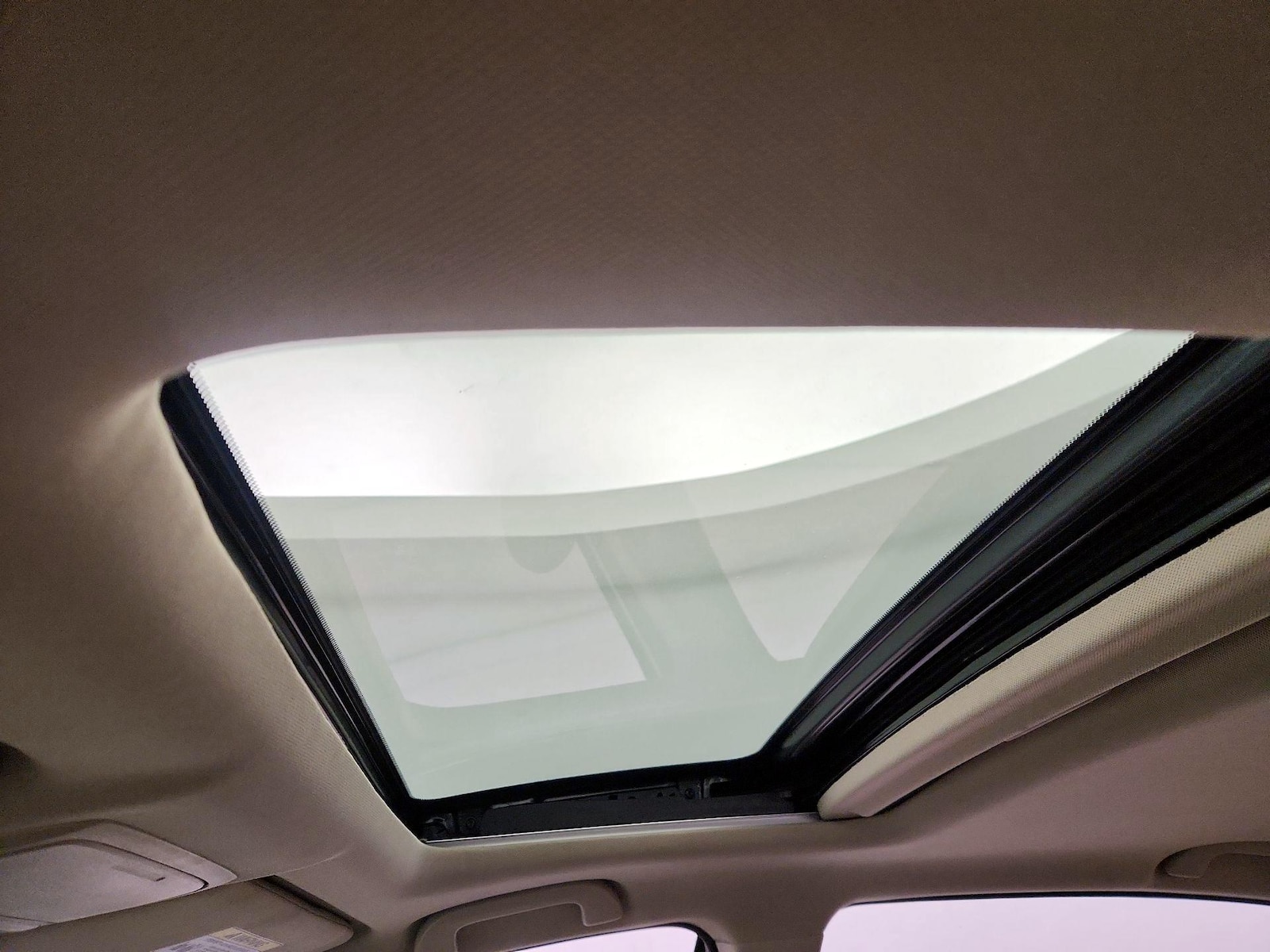Sunroof(s) & Overhead Airbags
