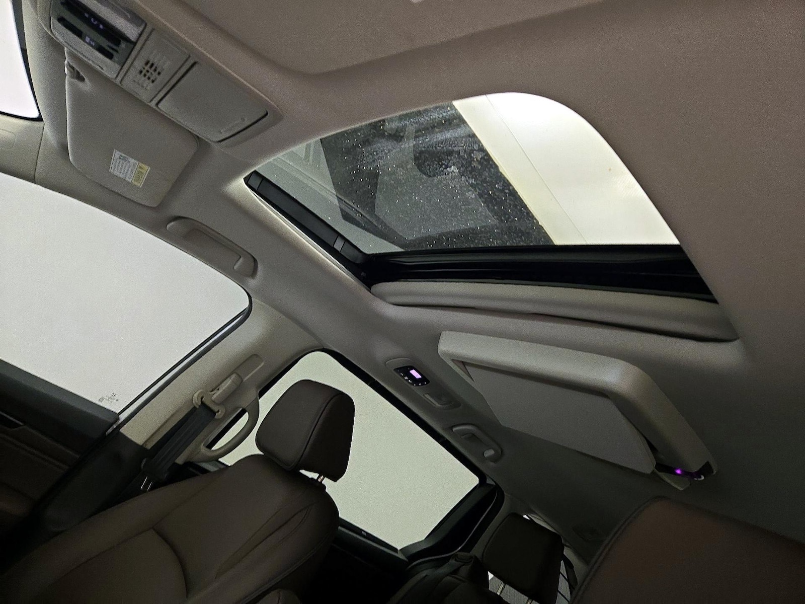 Sunroof(s) & Overhead Airbags