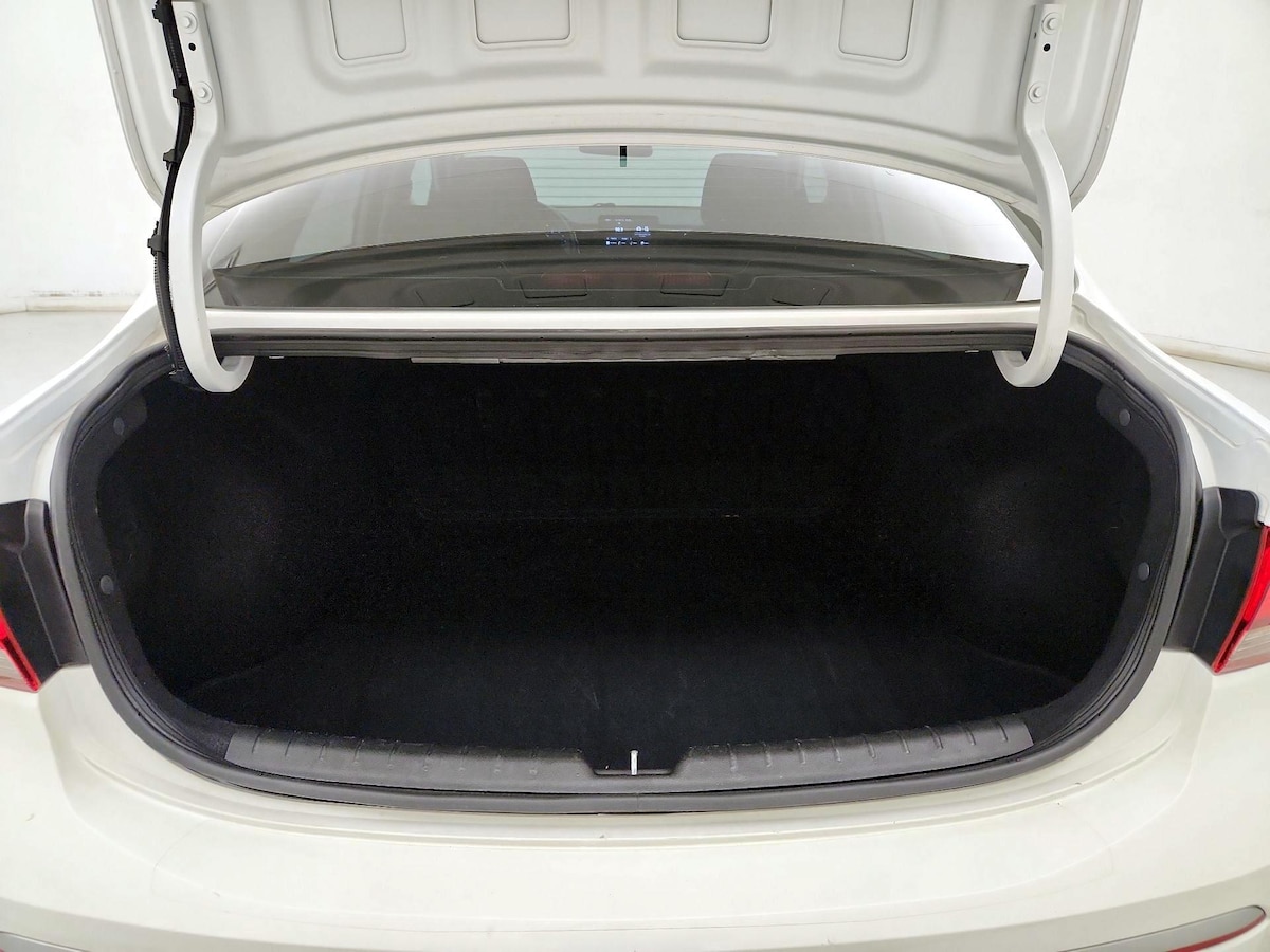 Trunk/Cargo (Seats Up)
