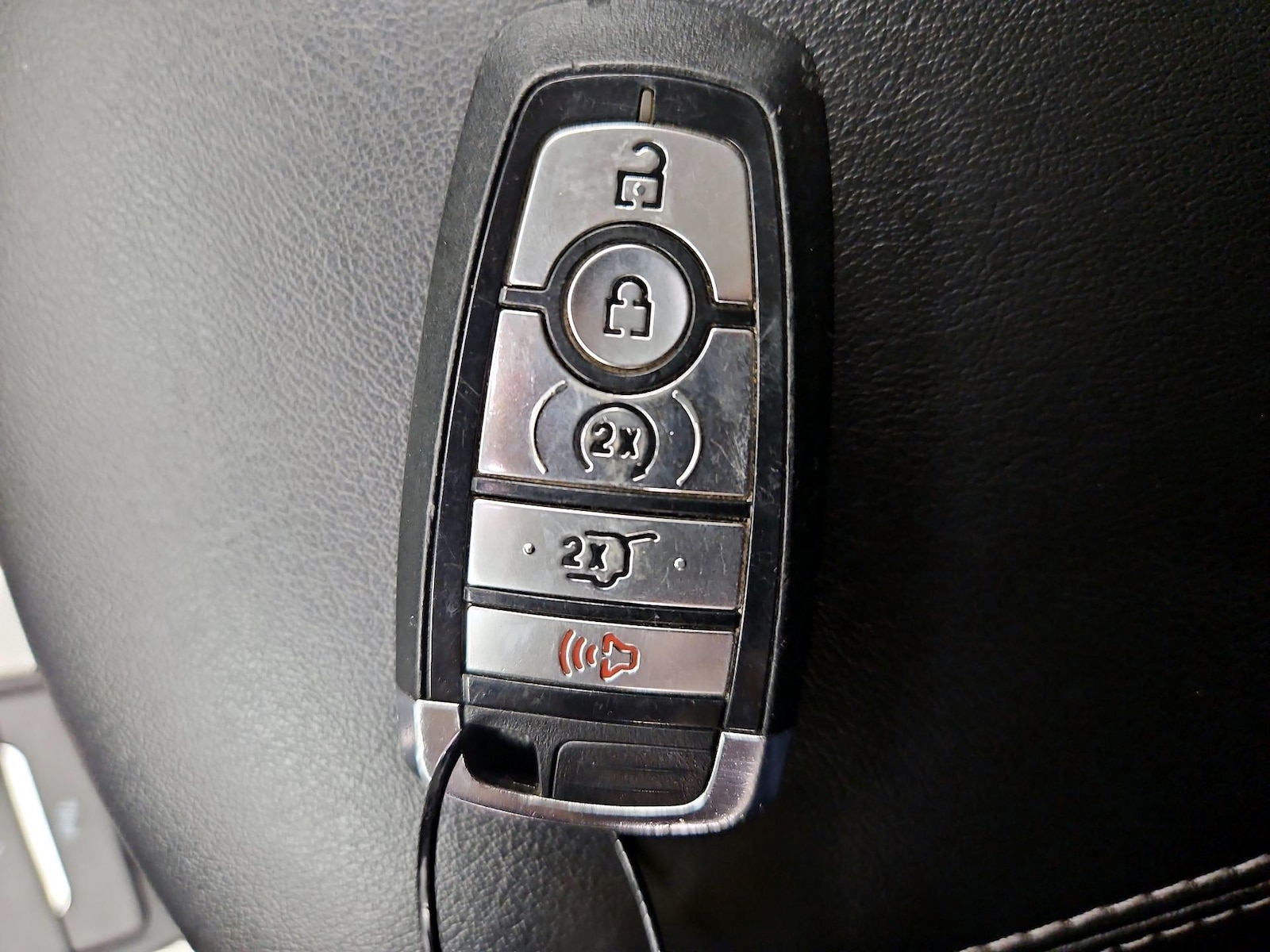2024 Ford Edge Titanium - Photo 23