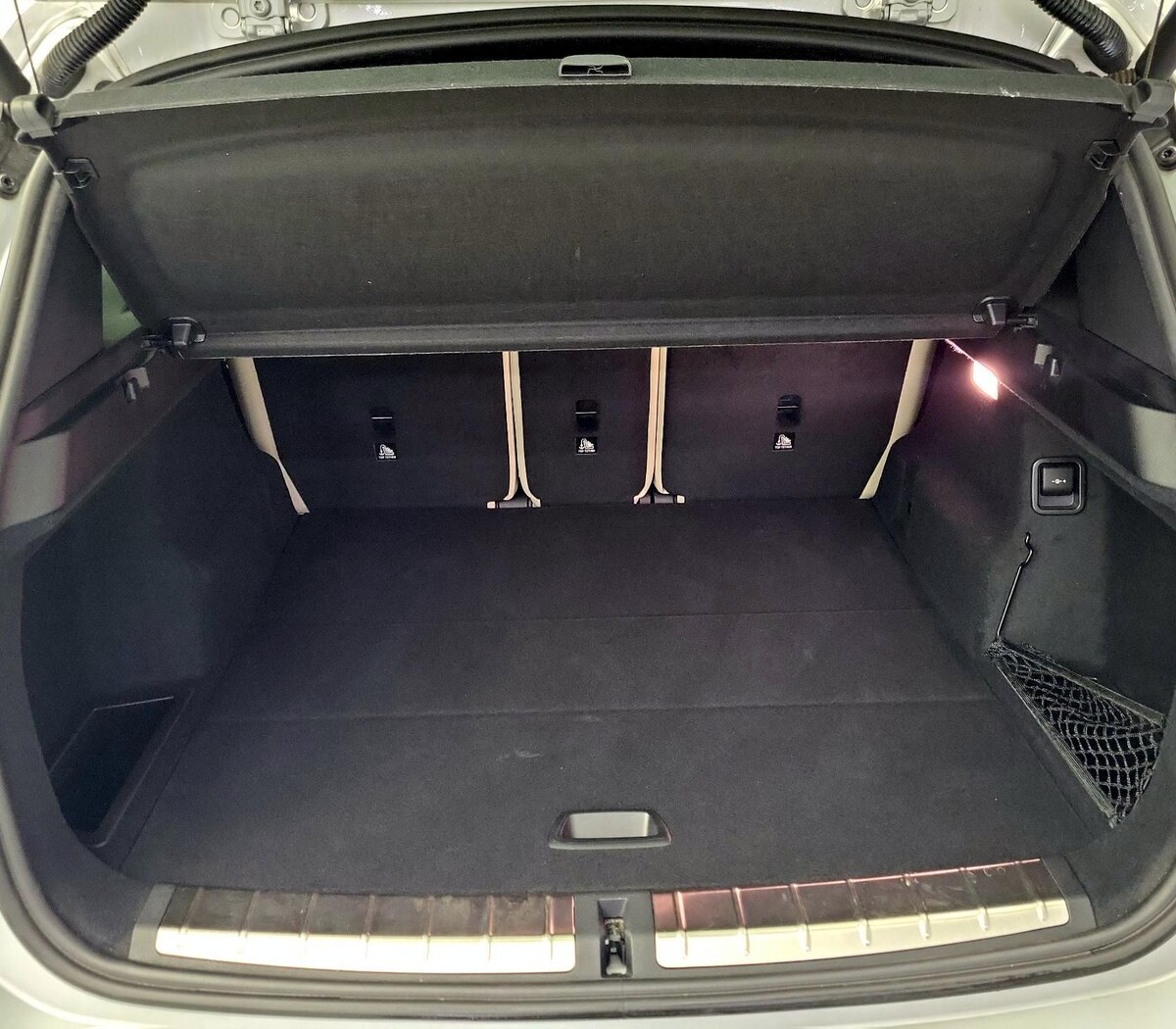 Trunk/Cargo (Seats Up)