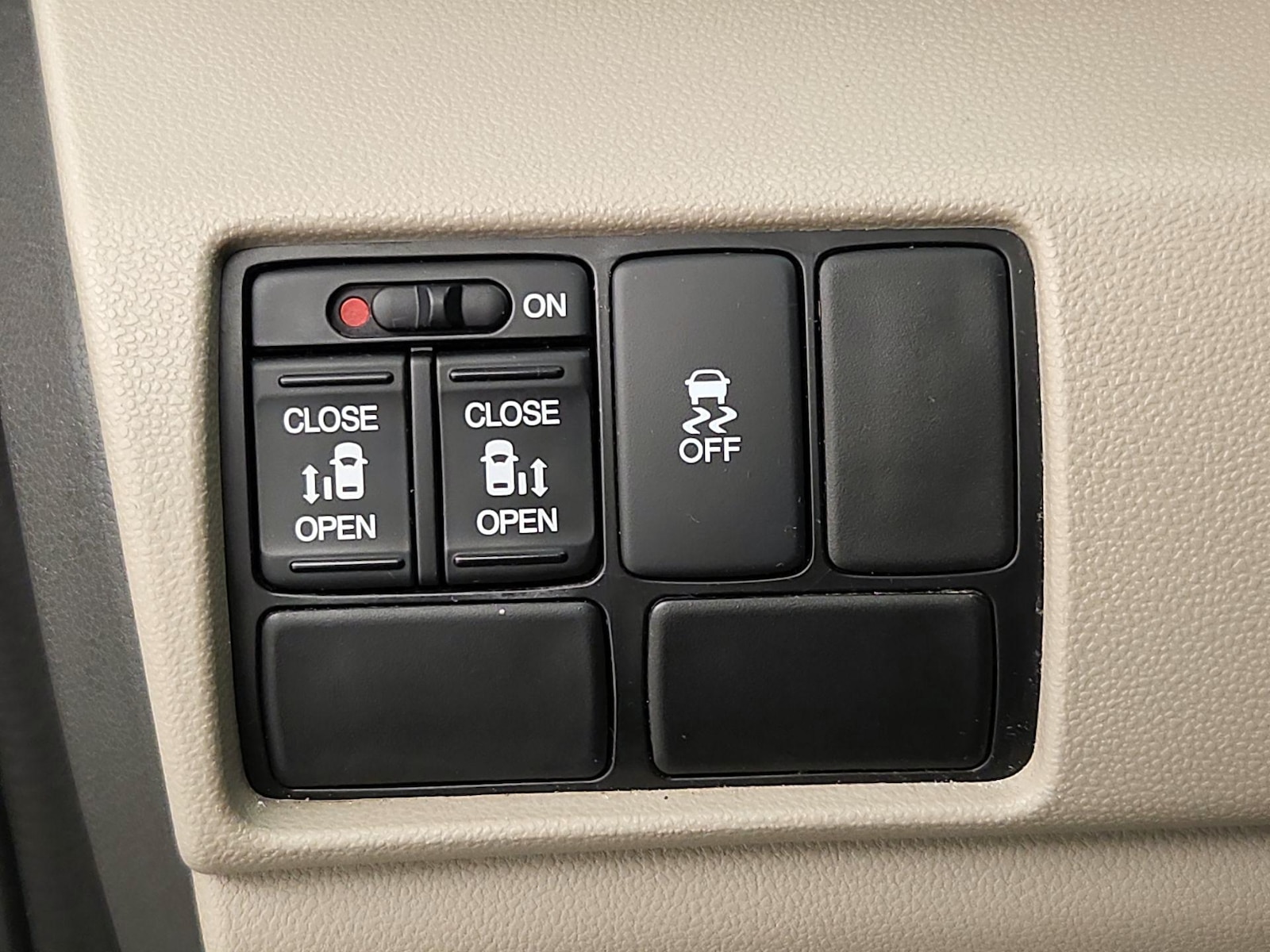 2016 Honda Odyssey SE - Photo 12